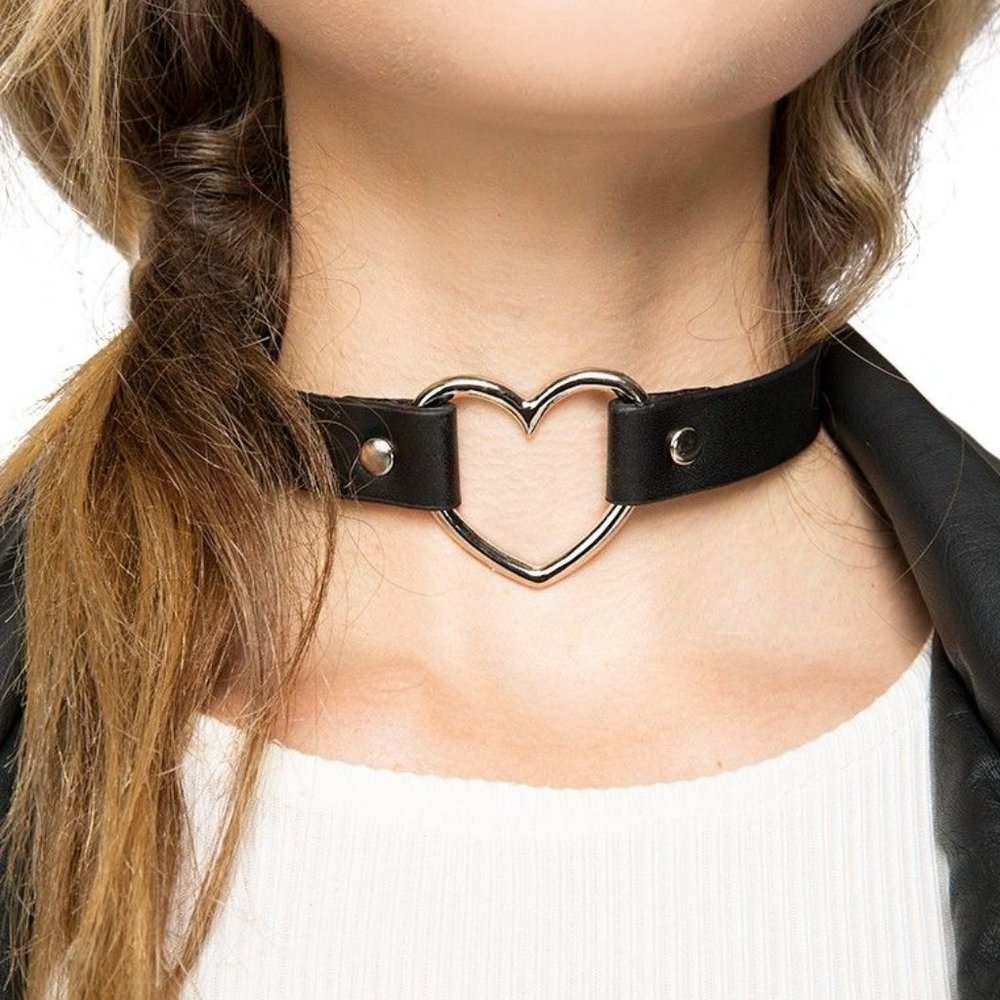 🆕Black Faux Leather Heart Choker Necklace